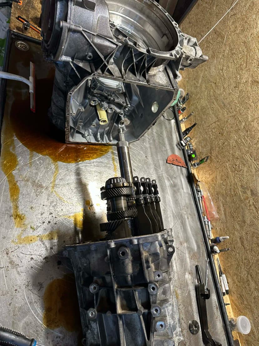 Skrzynia 0B5 rozłożona - dyferencjał i wałek