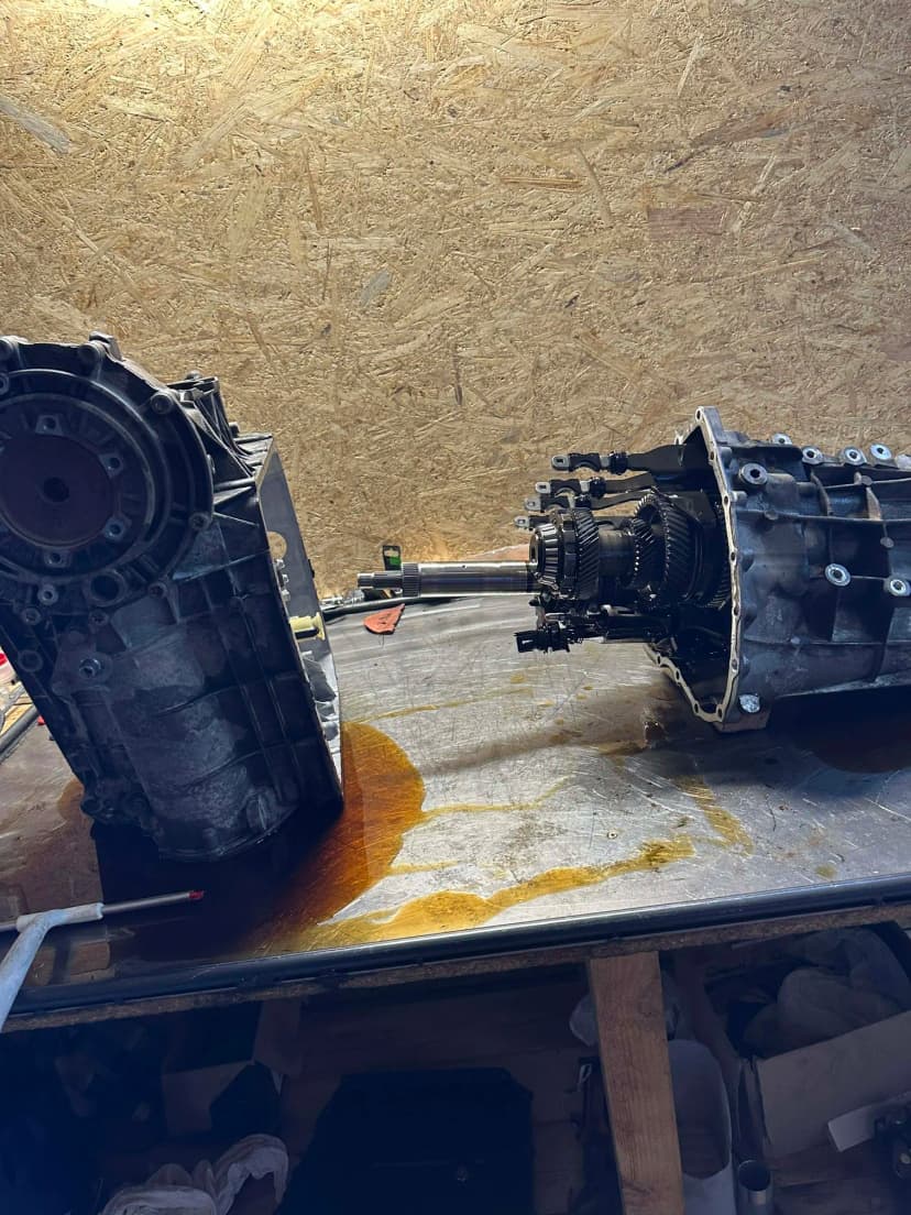 Skrzynia 0B5 S-Tronic - obudowy podczas naprawy