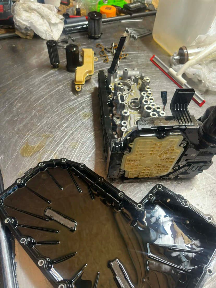 Mechatronika 0CK na stole – demontaż i wymiana filtrów wewnętrznych