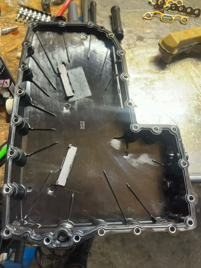 Nowa miska olejowa S-Tronic 0CK z czystymi magnesami i nowym filtrem