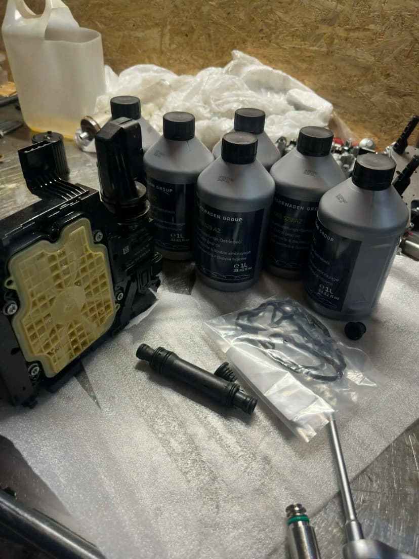 Olej ATF i części do serwisu 0CK – butelki oleju, filtry, uszczelki, narzędzia