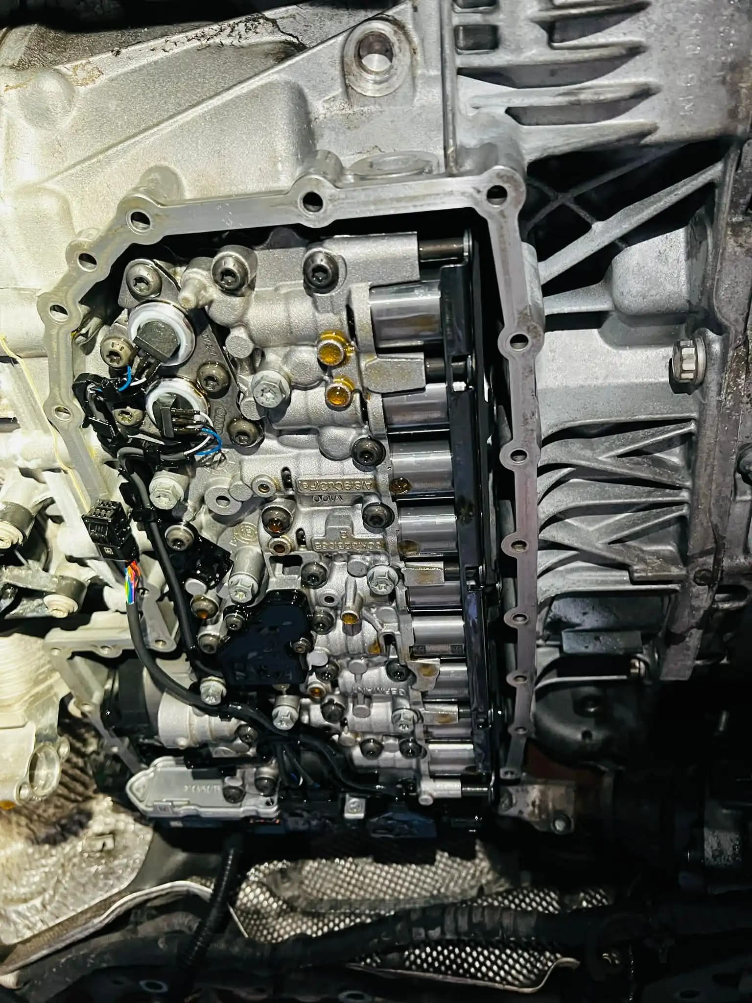 Płyta zaworowa skrzyni 0CK S-Tronic – widok po demontażu mechatroniki
