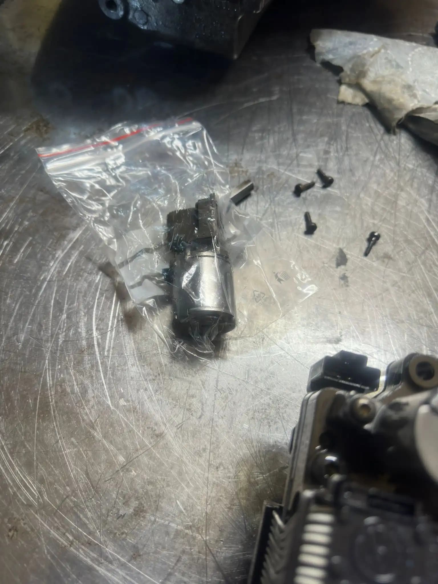 Nowy elektrozawór (solenoid) mechatroniki DQ250 – część do wymiany