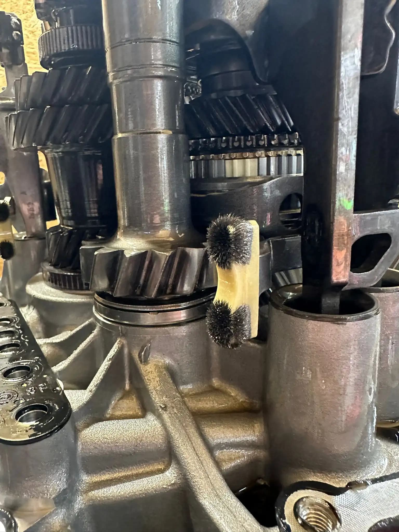 DQ250 02E – wałek i widełki przesuwne ze smarem montażowym