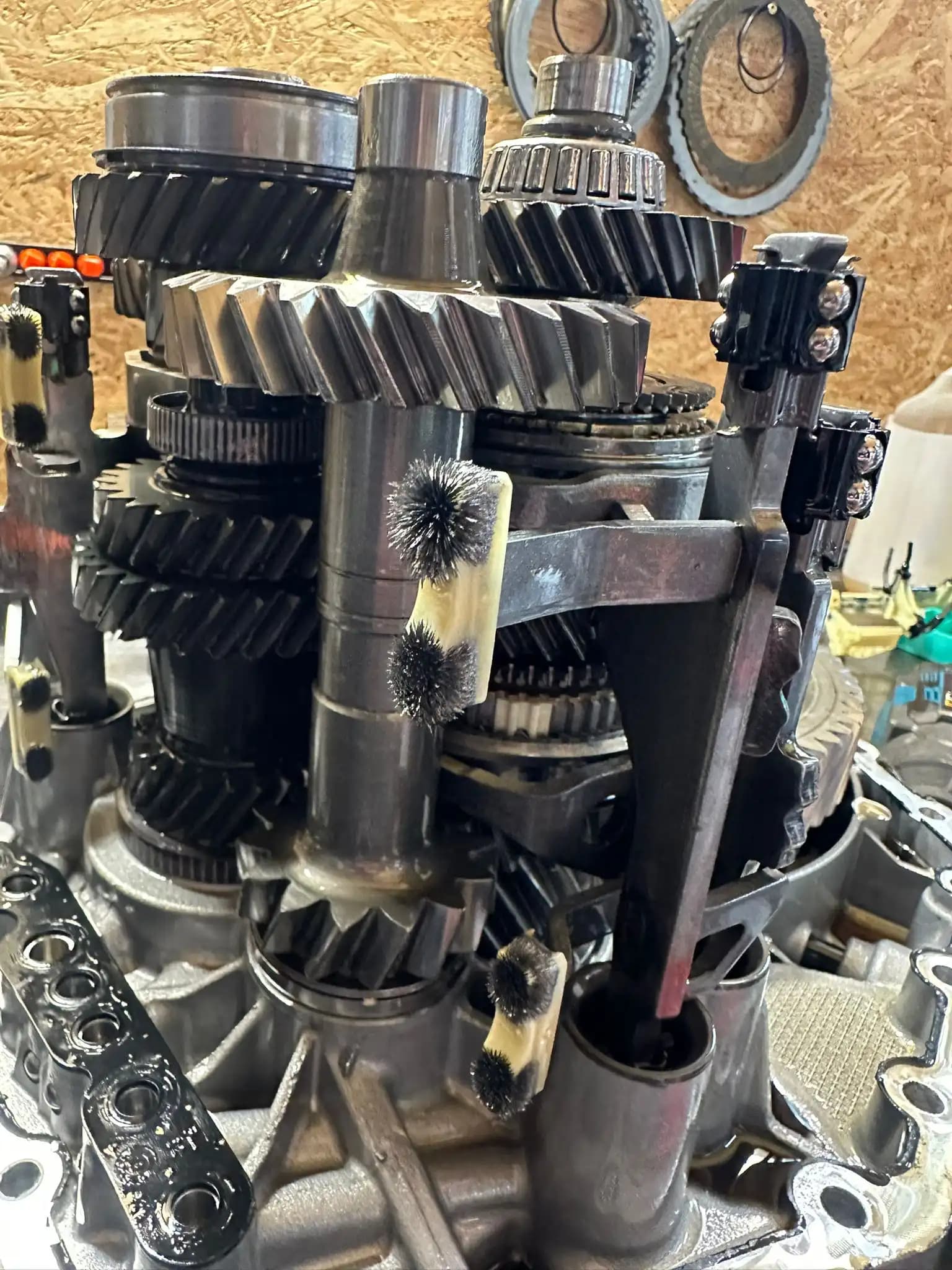 Skrzynia DQ250 02E DSG – widok ogólny mechanizmu biegów podczas rozbiórki